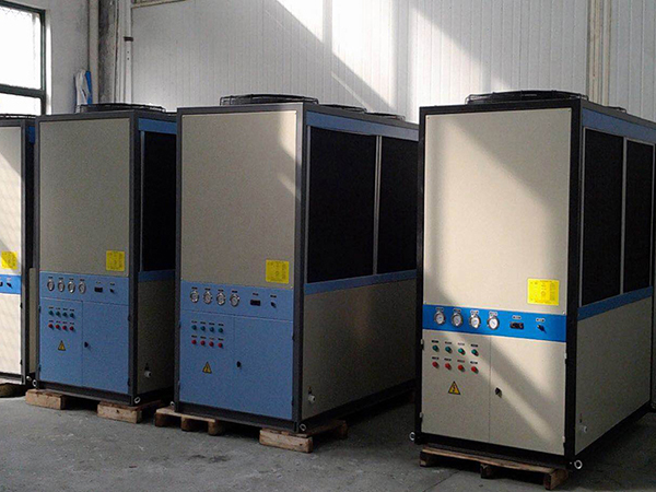 冷油機表面清洗方式